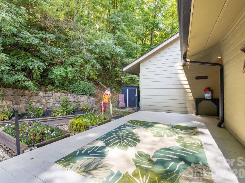 64 Big Spruce Lane, Waynesville, NC 28786.  MLS# CAR4399449, YatesRealty ID 46157. 