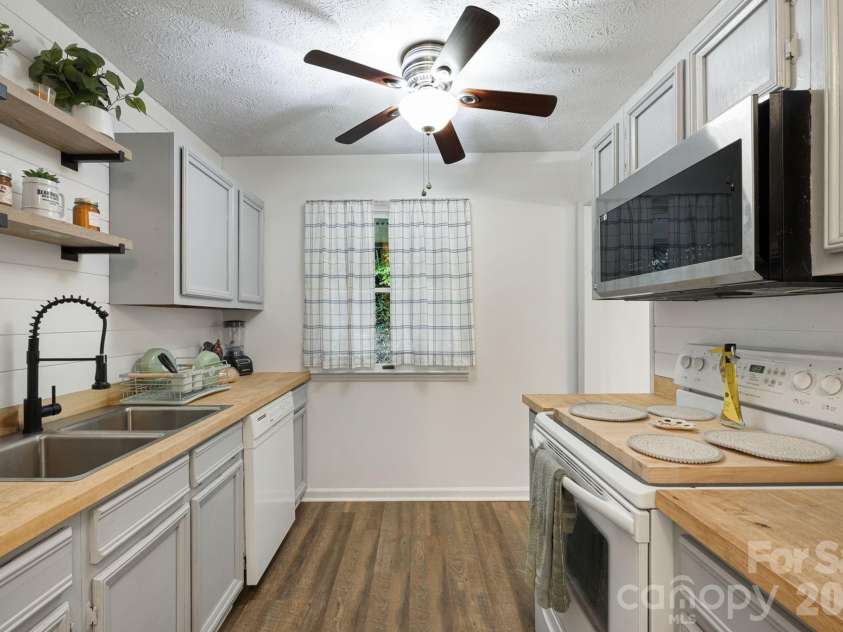 64 Big Spruce Lane, Waynesville, NC 28786.  MLS# CAR4399449, YatesRealty ID 46157. 