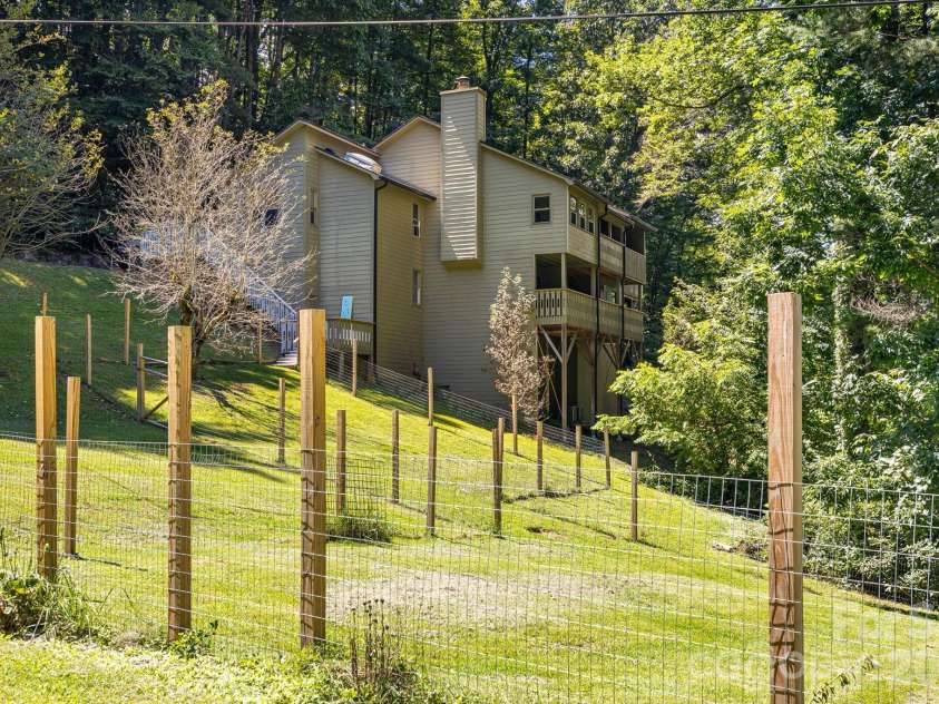 64 Big Spruce Lane, Waynesville, NC 28786.  MLS# CAR4399449, YatesRealty ID 46157. 