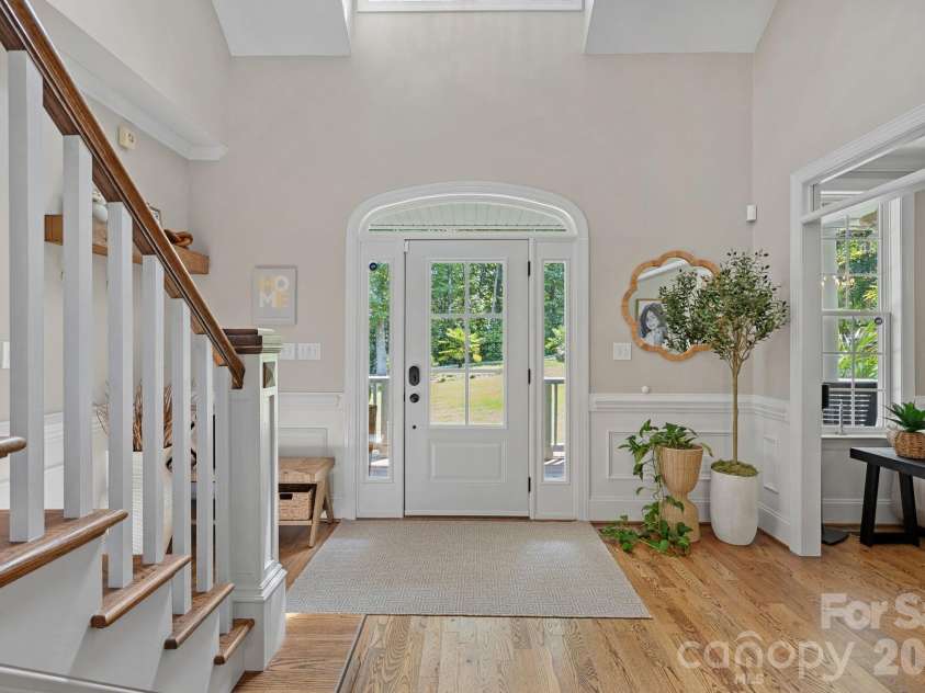3850 Oakdale Road, Charlotte, NC 28216.  MLS# CAR4417227, YatesRealty ID 46158. 