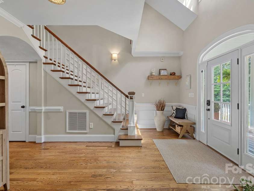 3850 Oakdale Road, Charlotte, NC 28216.  MLS# CAR4417227, YatesRealty ID 46158. 