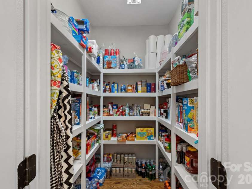 3850 Oakdale Road, Charlotte, NC 28216.  MLS# CAR4417227, YatesRealty ID 46158. 