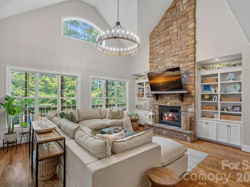 3850 Oakdale Road, Charlotte, NC 28216.  MLS# CAR4417227, YatesRealty ID 46158. 