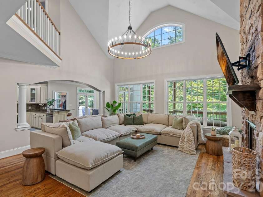 3850 Oakdale Road, Charlotte, NC 28216.  MLS# CAR4417227, YatesRealty ID 46158. 