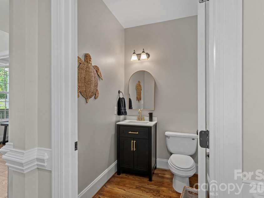 3850 Oakdale Road, Charlotte, NC 28216.  MLS# CAR4417227, YatesRealty ID 46158. 