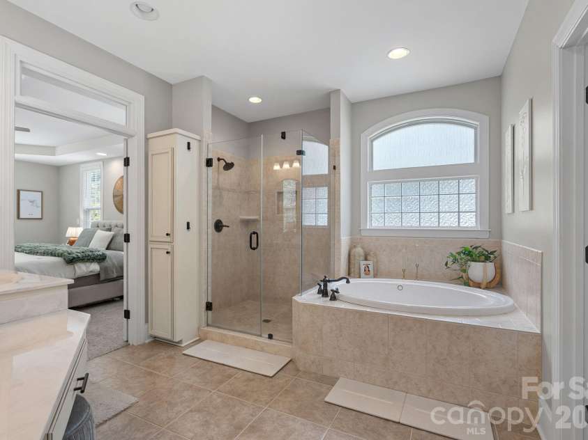 3850 Oakdale Road, Charlotte, NC 28216.  MLS# CAR4417227, YatesRealty ID 46158. 
