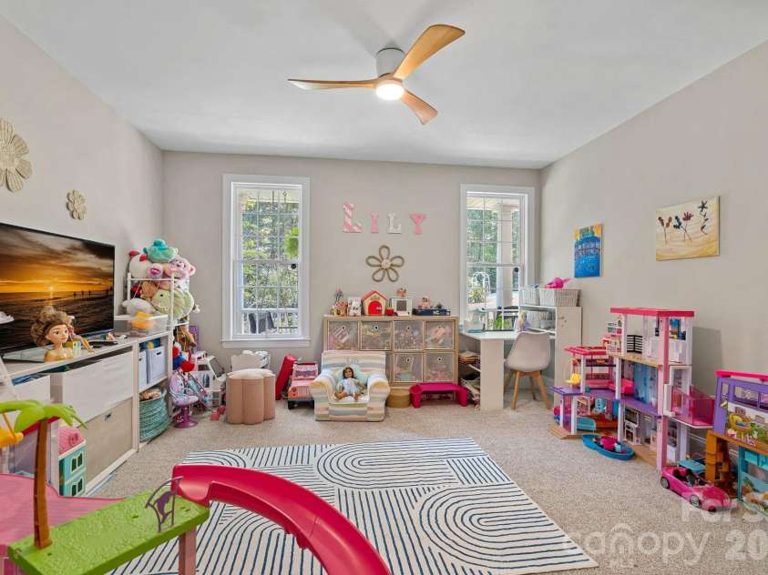 3850 Oakdale Road, Charlotte, NC 28216.  MLS# CAR4417227, YatesRealty ID 46158. 