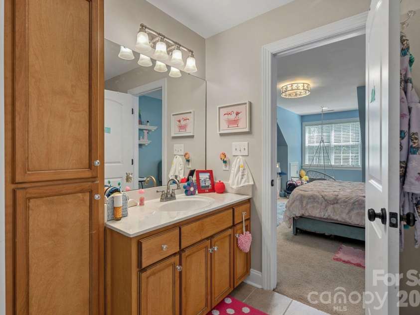 3850 Oakdale Road, Charlotte, NC 28216.  MLS# CAR4417227, YatesRealty ID 46158. 