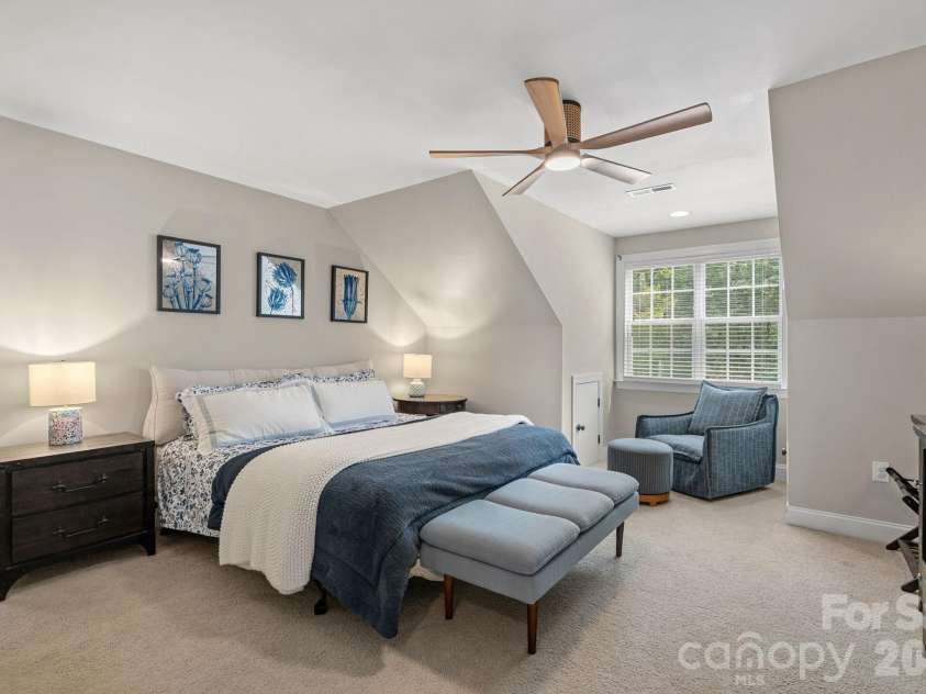 3850 Oakdale Road, Charlotte, NC 28216.  MLS# CAR4417227, YatesRealty ID 46158. 