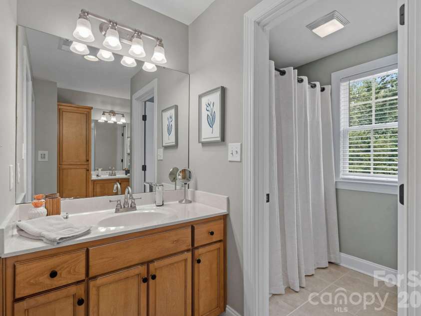 3850 Oakdale Road, Charlotte, NC 28216.  MLS# CAR4417227, YatesRealty ID 46158. 
