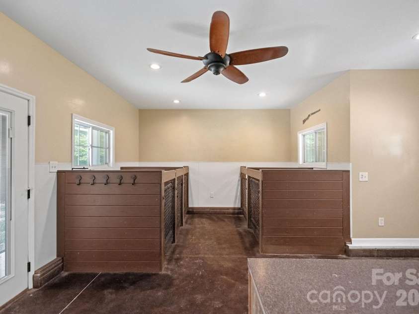 3850 Oakdale Road, Charlotte, NC 28216.  MLS# CAR4417227, YatesRealty ID 46158. 