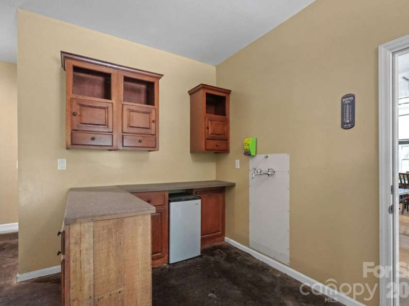 3850 Oakdale Road, Charlotte, NC 28216.  MLS# CAR4417227, YatesRealty ID 46158. 
