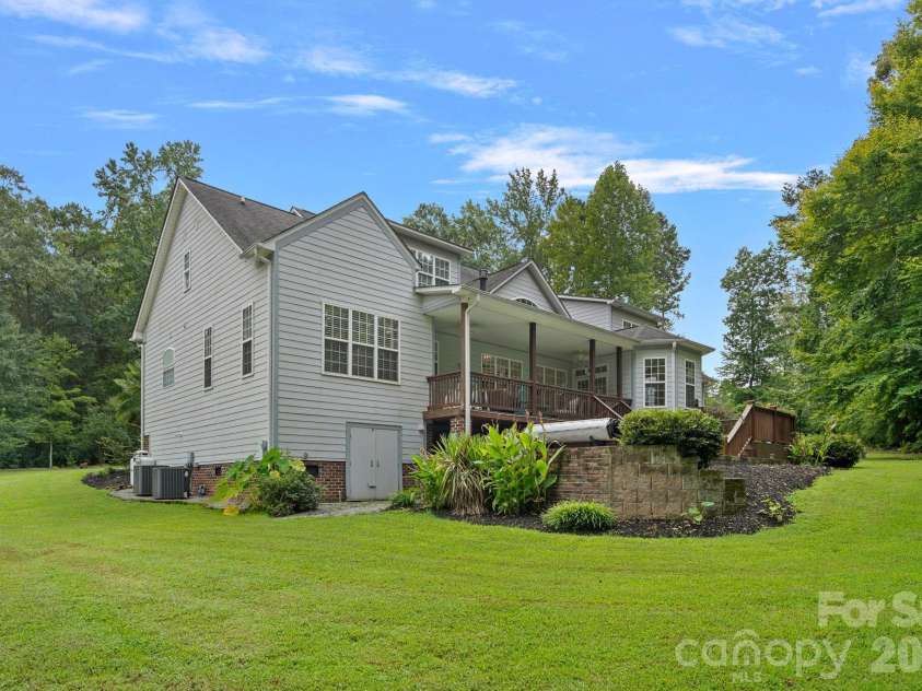 3850 Oakdale Road, Charlotte, NC 28216.  MLS# CAR4417227, YatesRealty ID 46158. 