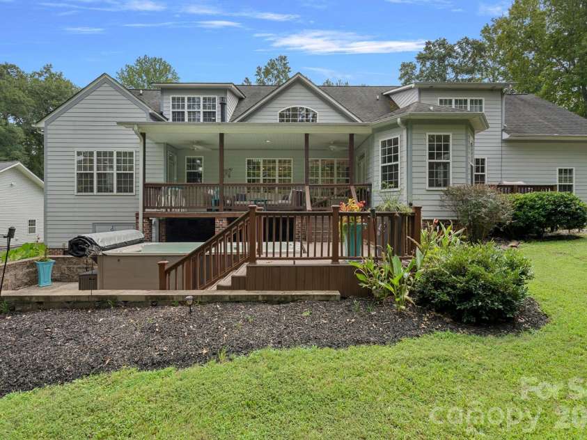 3850 Oakdale Road, Charlotte, NC 28216.  MLS# CAR4417227, YatesRealty ID 46158. 