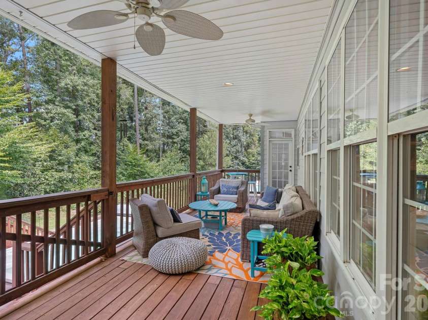 3850 Oakdale Road, Charlotte, NC 28216.  MLS# CAR4417227, YatesRealty ID 46158. 