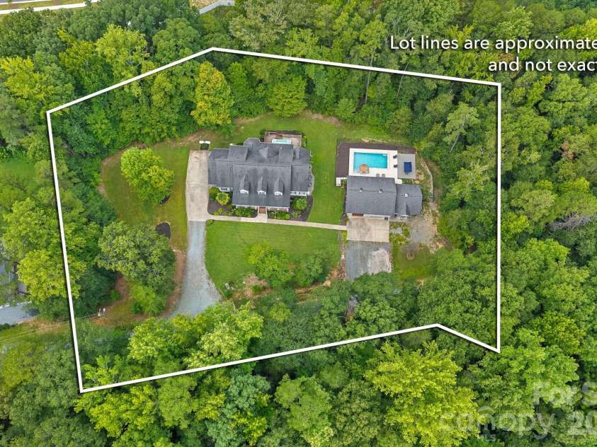 3850 Oakdale Road, Charlotte, NC 28216.  MLS# CAR4417227, YatesRealty ID 46158. 