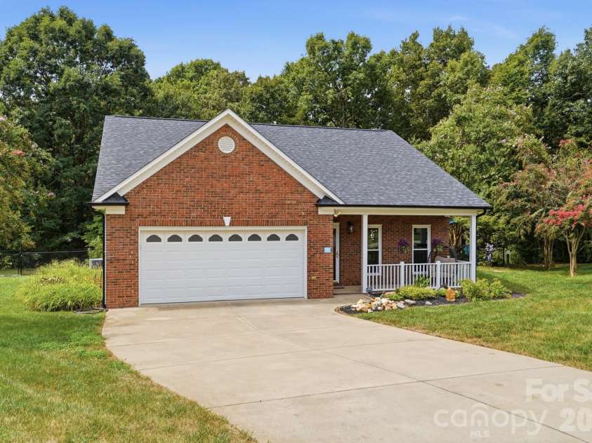 282 Kendra Drive, Concord, NC 28025.  MLS# CAR4414096, YatesRealty ID 46159. 