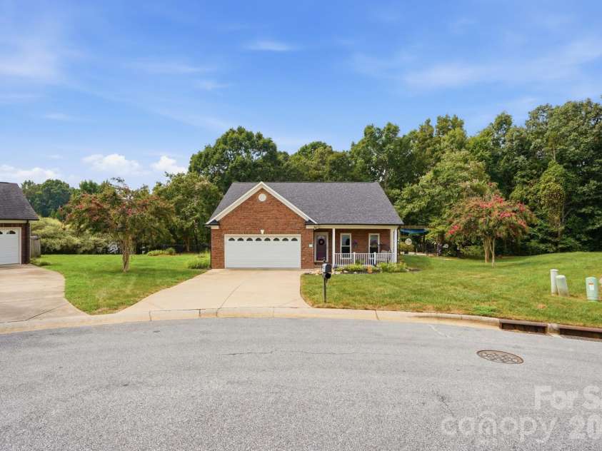 282 Kendra Drive, Concord, NC 28025.  MLS# CAR4414096, YatesRealty ID 46159. 