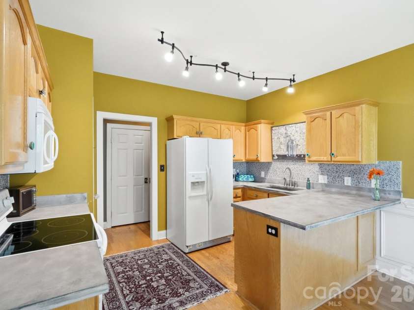 282 Kendra Drive, Concord, NC 28025.  MLS# CAR4414096, YatesRealty ID 46159. 