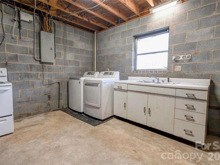 1803 David Drive, Shelby, NC 28150.  MLS# CAR4356185, YatesRealty ID 4616. Basement Laundry