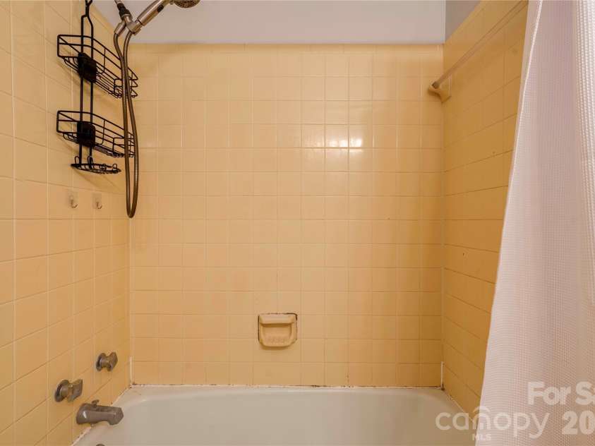 1803 David Drive, Shelby, NC 28150.  MLS# CAR4356185, YatesRealty ID 4616. Bathroom 2