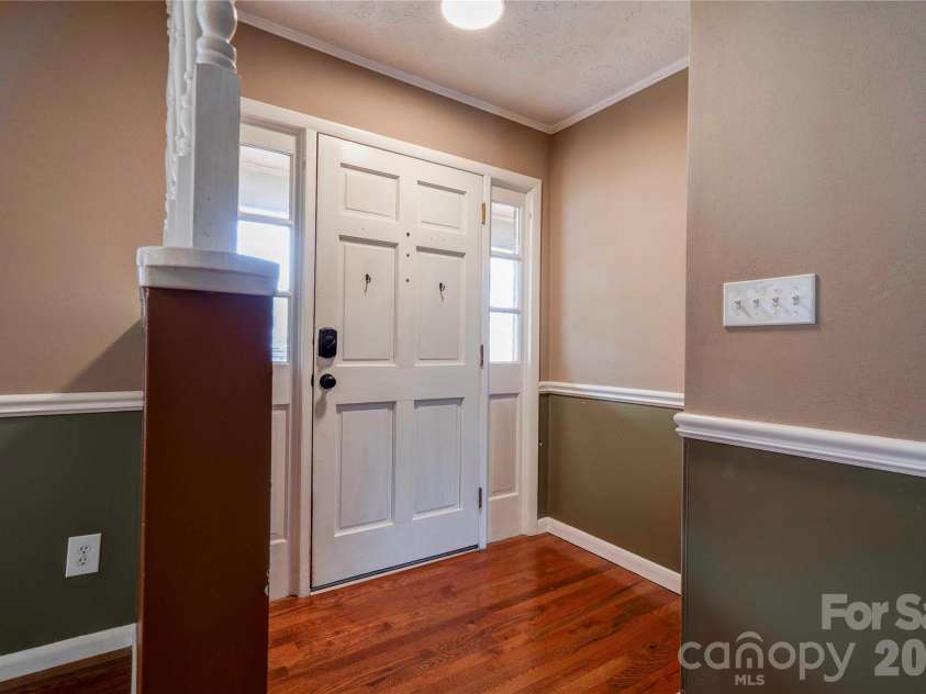 1803 David Drive, Shelby, NC 28150.  MLS# CAR4356185, YatesRealty ID 4616. Foyer