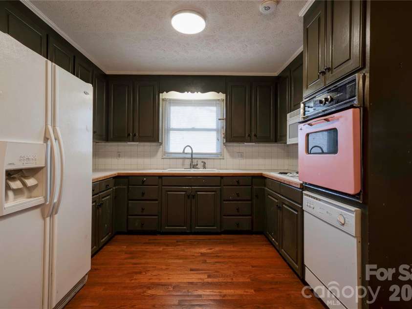 1803 David Drive, Shelby, NC 28150.  MLS# CAR4356185, YatesRealty ID 4616. Kitchen