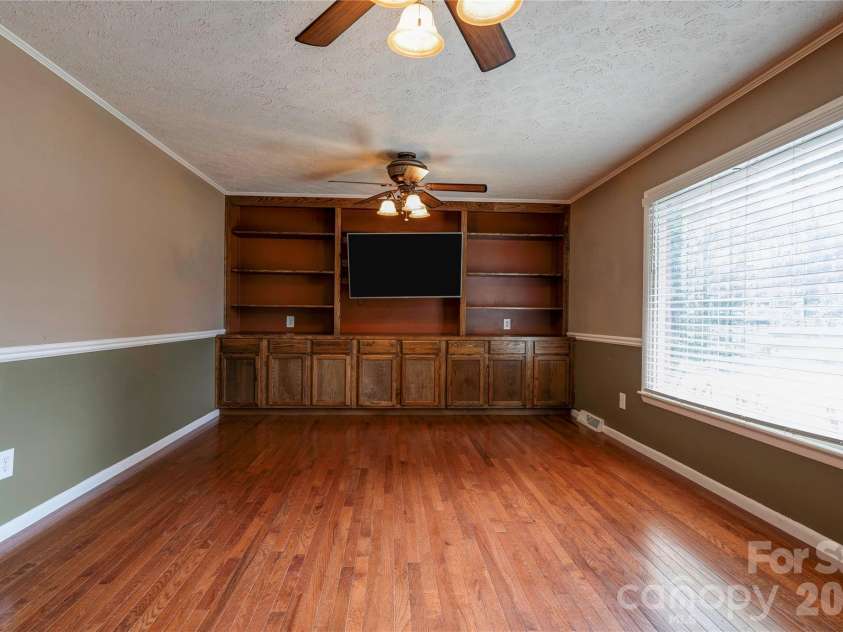 1803 David Drive, Shelby, NC 28150.  MLS# CAR4356185, YatesRealty ID 4616. Living Room