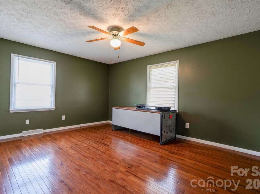 1803 David Drive, Shelby, NC 28150.  MLS# CAR4356185, YatesRealty ID 4616. Primary Bedroom