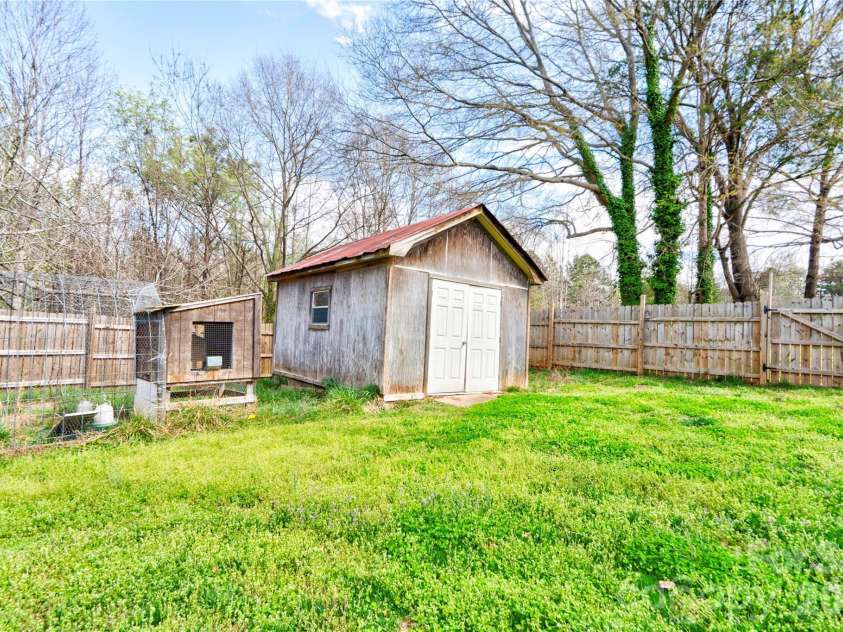 1803 David Drive, Shelby, NC 28150.  MLS# CAR4356185, YatesRealty ID 4616. Storage Building