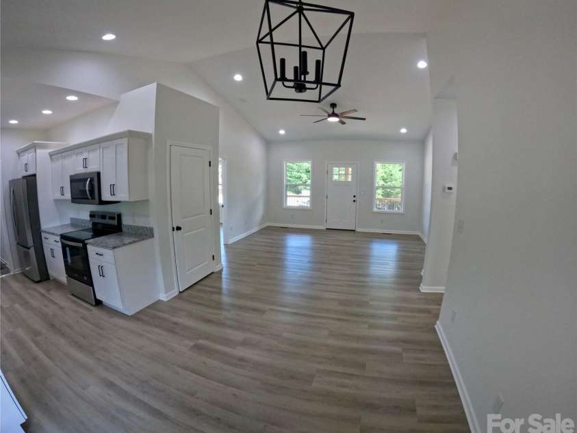 20 Big Sky Drive, Marion, NC 28752.  MLS# CAR4417273, YatesRealty ID 46160. 