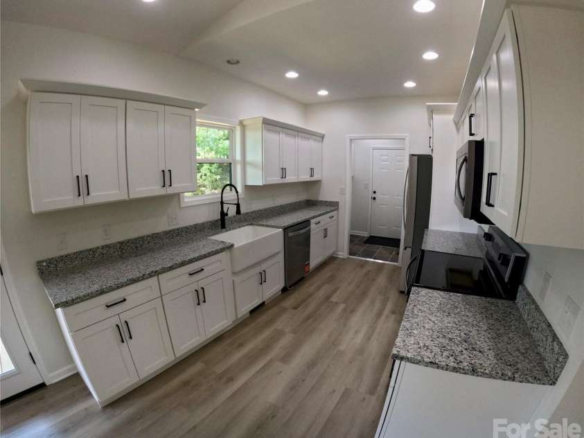 20 Big Sky Drive, Marion, NC 28752.  MLS# CAR4417273, YatesRealty ID 46160. 