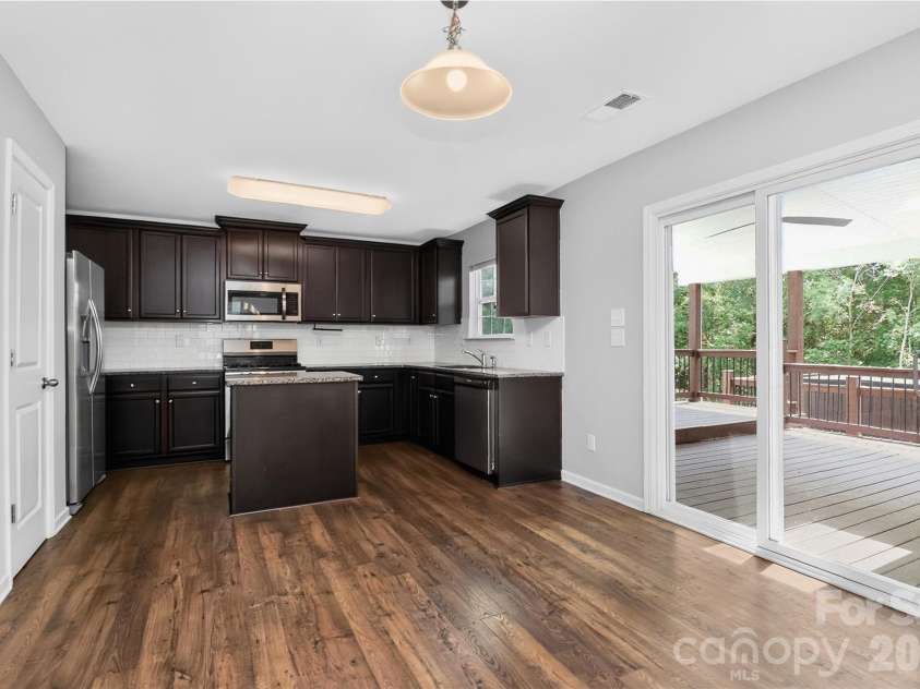 2527 Austyn Joey Drive, Charlotte, NC 28214.  MLS# CAR4404980, YatesRealty ID 46162. 