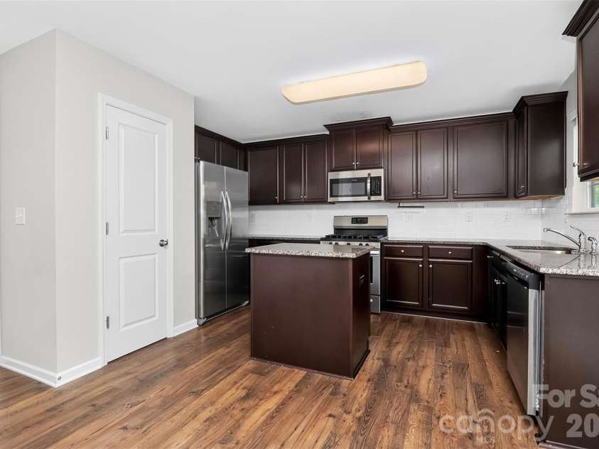 2527 Austyn Joey Drive, Charlotte, NC 28214.  MLS# CAR4404980, YatesRealty ID 46162. 