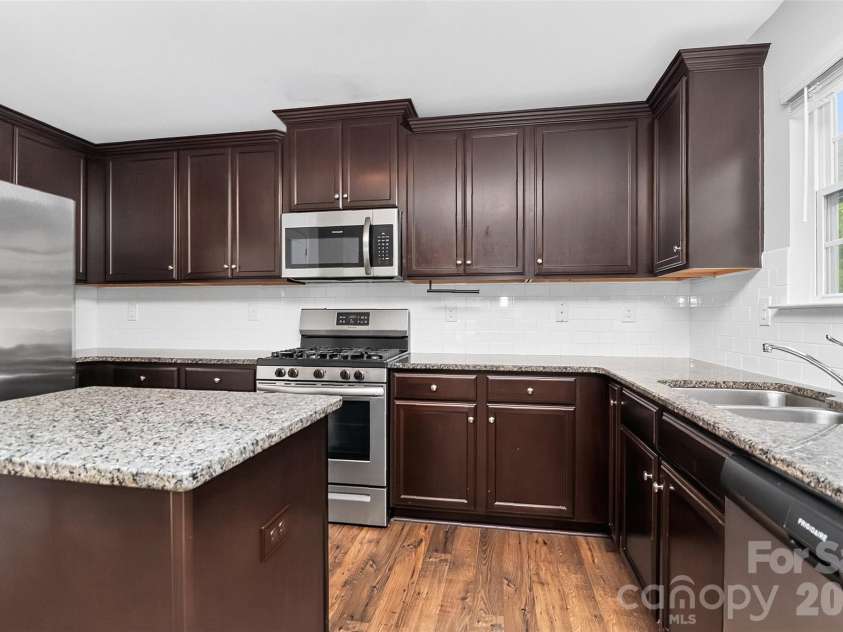 2527 Austyn Joey Drive, Charlotte, NC 28214.  MLS# CAR4404980, YatesRealty ID 46162. 