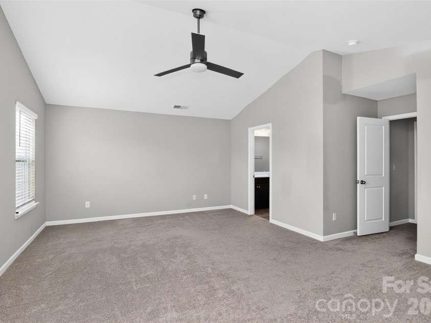 2527 Austyn Joey Drive, Charlotte, NC 28214.  MLS# CAR4404980, YatesRealty ID 46162. 
