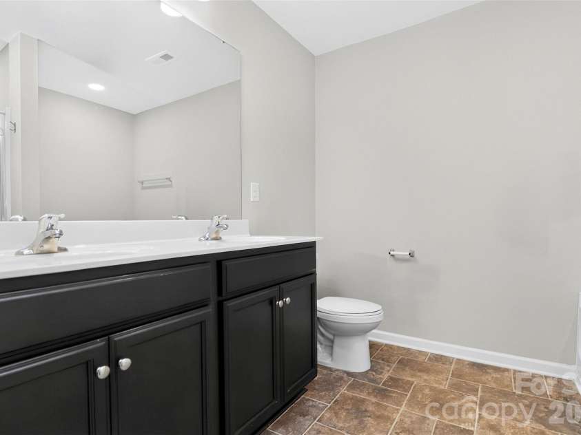 2527 Austyn Joey Drive, Charlotte, NC 28214.  MLS# CAR4404980, YatesRealty ID 46162. 