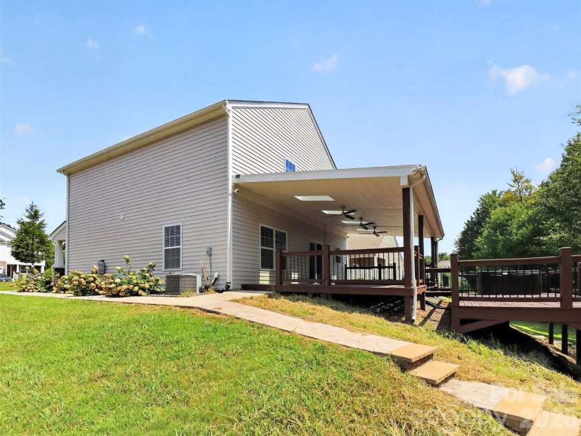 2527 Austyn Joey Drive, Charlotte, NC 28214.  MLS# CAR4404980, YatesRealty ID 46162. 