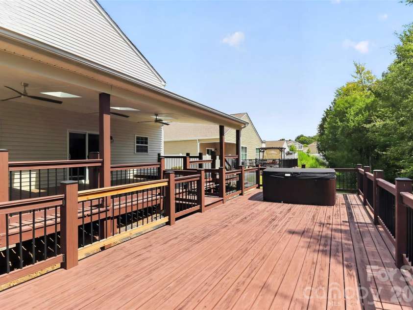 2527 Austyn Joey Drive, Charlotte, NC 28214.  MLS# CAR4404980, YatesRealty ID 46162. 