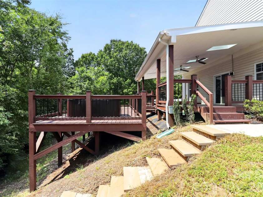 2527 Austyn Joey Drive, Charlotte, NC 28214.  MLS# CAR4404980, YatesRealty ID 46162. 