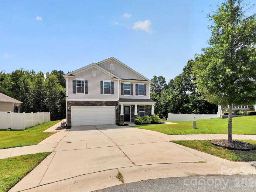 2527 Austyn Joey Drive, Charlotte, NC 28214.  MLS# CAR4404980, YatesRealty ID 46162. 
