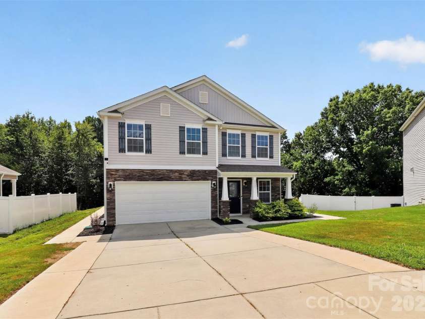 2527 Austyn Joey Drive, Charlotte, NC 28214.  MLS# CAR4404980, YatesRealty ID 46162. 