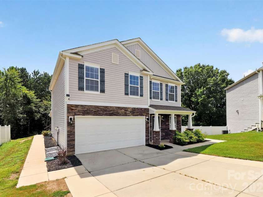 2527 Austyn Joey Drive, Charlotte, NC 28214.  MLS# CAR4404980, YatesRealty ID 46162. 