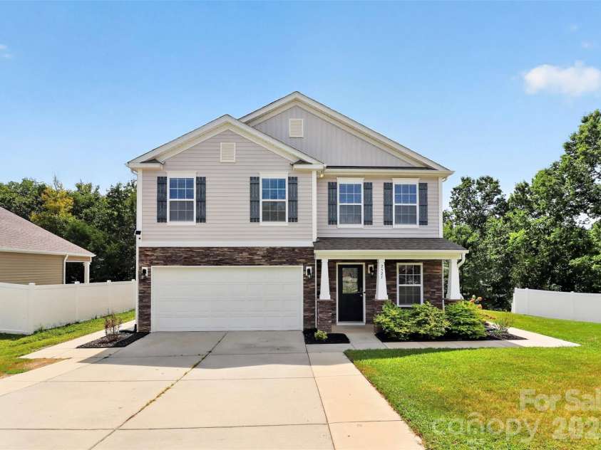 2527 Austyn Joey Drive, Charlotte, NC 28214.  MLS# CAR4404980, YatesRealty ID 46162. 