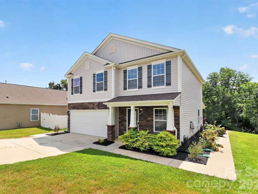 2527 Austyn Joey Drive, Charlotte, NC 28214.  MLS# CAR4404980, YatesRealty ID 46162. 