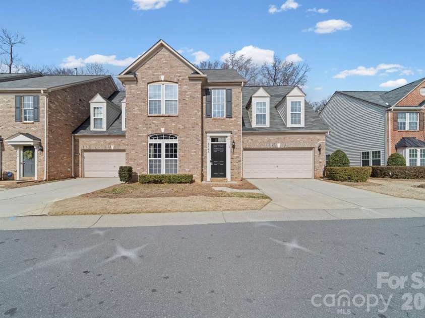 3342 Park South Station Boulevard, Charlotte, NC 28210.  MLS# CAR4417276, YatesRealty ID 46163. 