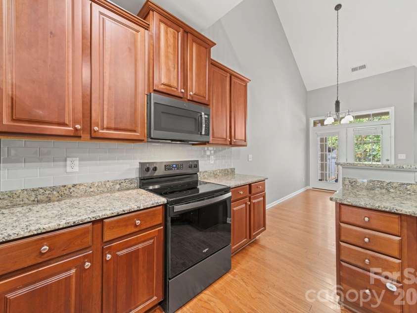 3342 Park South Station Boulevard, Charlotte, NC 28210.  MLS# CAR4417276, YatesRealty ID 46163. 