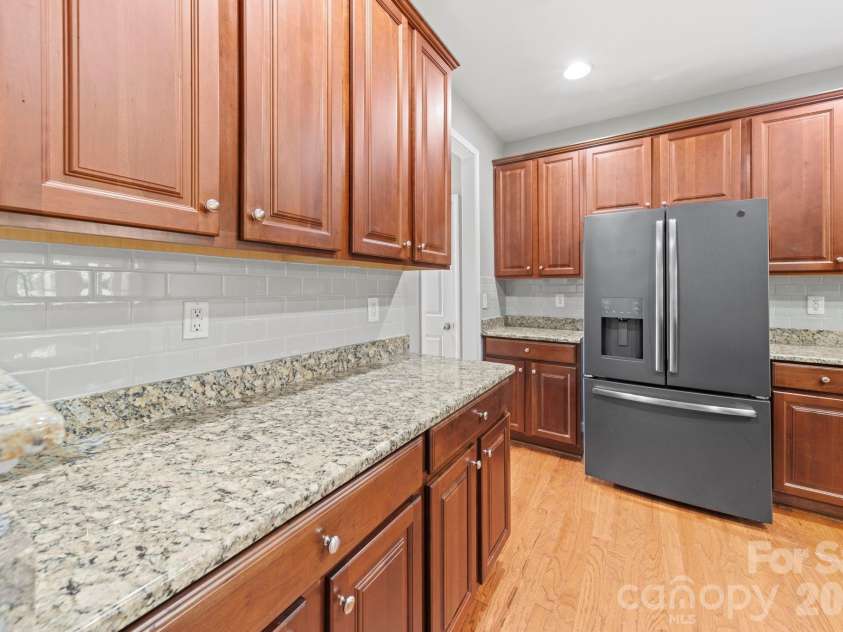 3342 Park South Station Boulevard, Charlotte, NC 28210.  MLS# CAR4417276, YatesRealty ID 46163. 