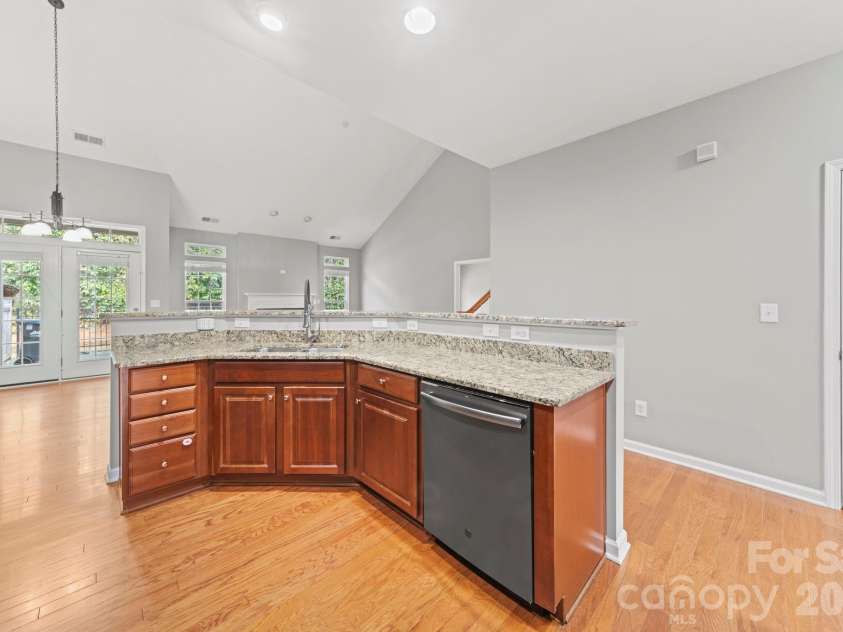 3342 Park South Station Boulevard, Charlotte, NC 28210.  MLS# CAR4417276, YatesRealty ID 46163. 