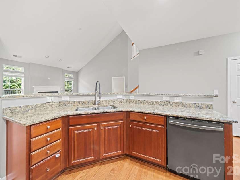 3342 Park South Station Boulevard, Charlotte, NC 28210.  MLS# CAR4417276, YatesRealty ID 46163. 